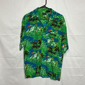 Men’s Puritan short sleeve button down Hawaiian style shirt.